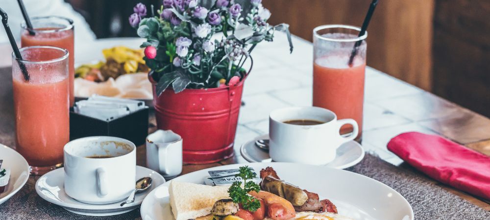 What is the difference between white and whole wheat bread?